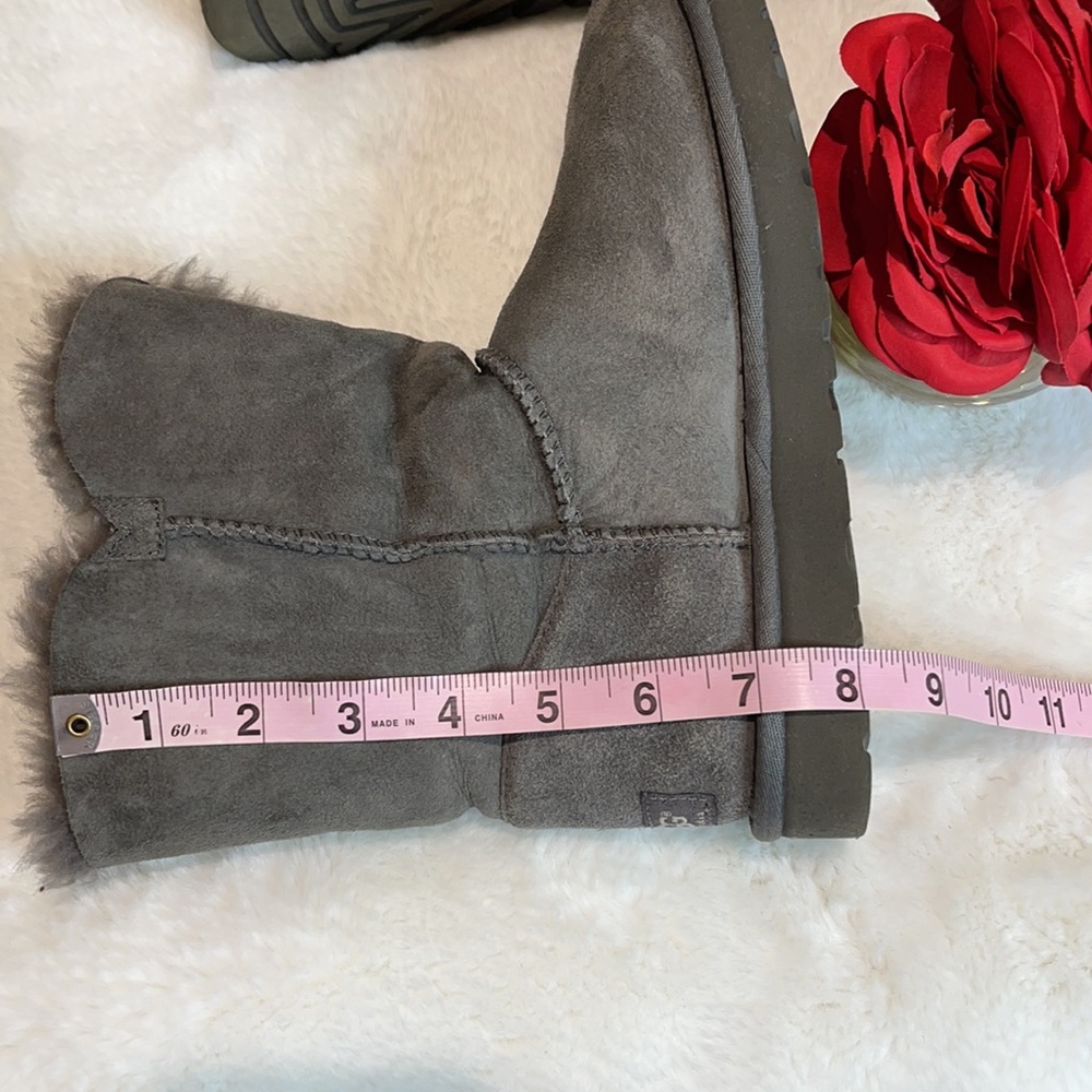 Ugg Classic Bailey Button Gray Short Boot. #48 - image 7
